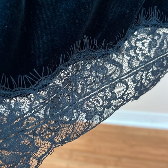 Pea in a Pod Maternity Dress. Size Medium - Picture 4 of 5